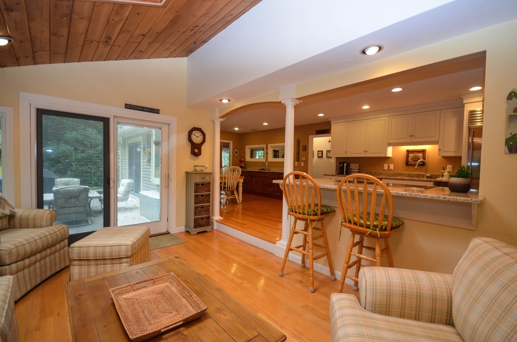 118 Armsby Road Sutton, MA 01590 - Photo 8 of 30