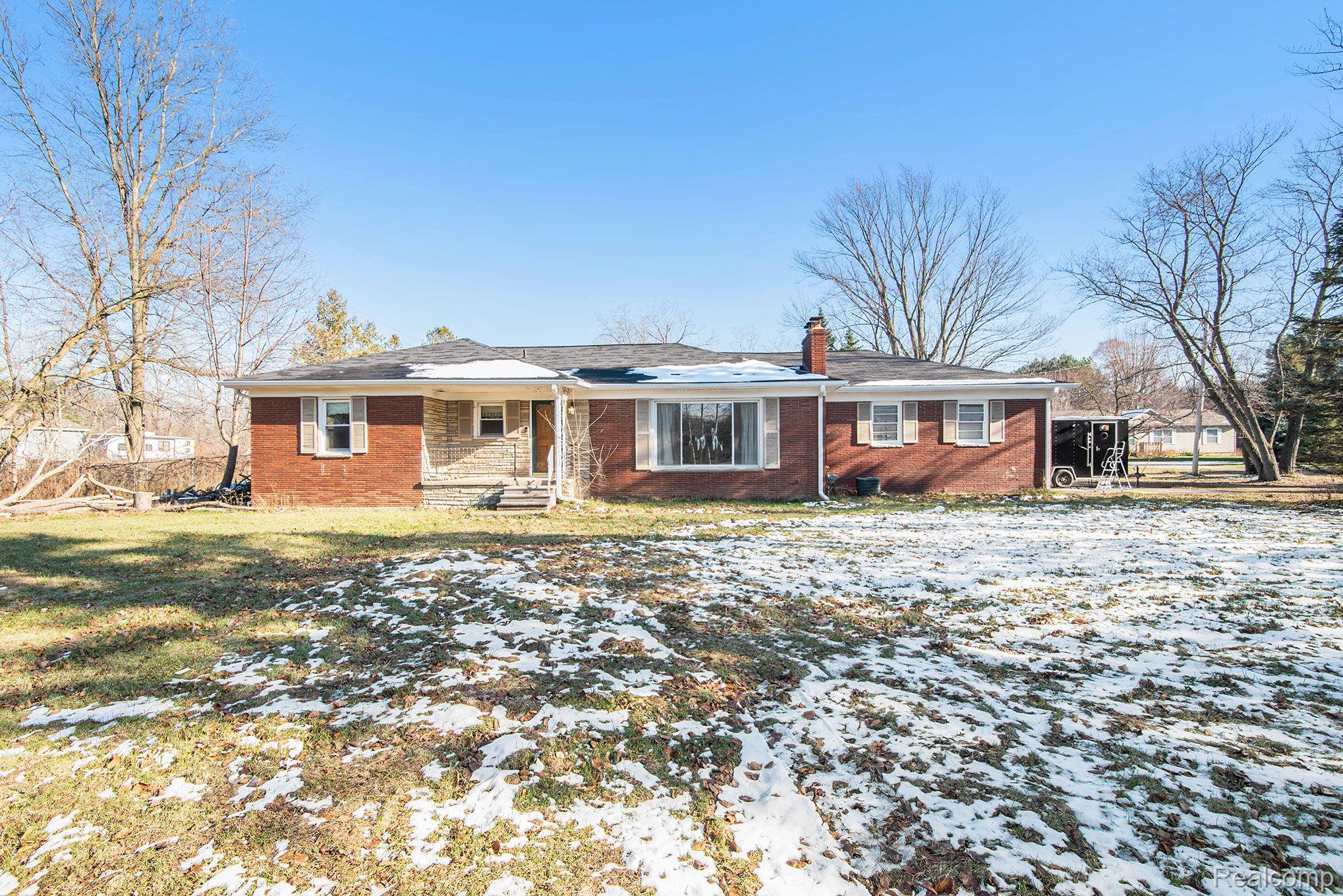 4275 Howe Road Grand Blanc, MI 48439 - Photo 3 of 24 Front_view 2