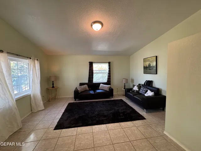 $234,900 | 866 Mabel Place, El Paso, TX 79928