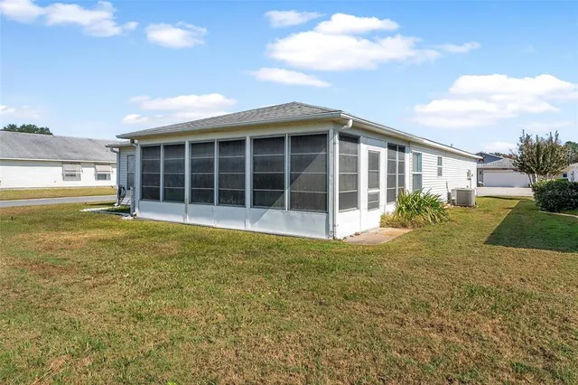 a view of a house with backyard and garden