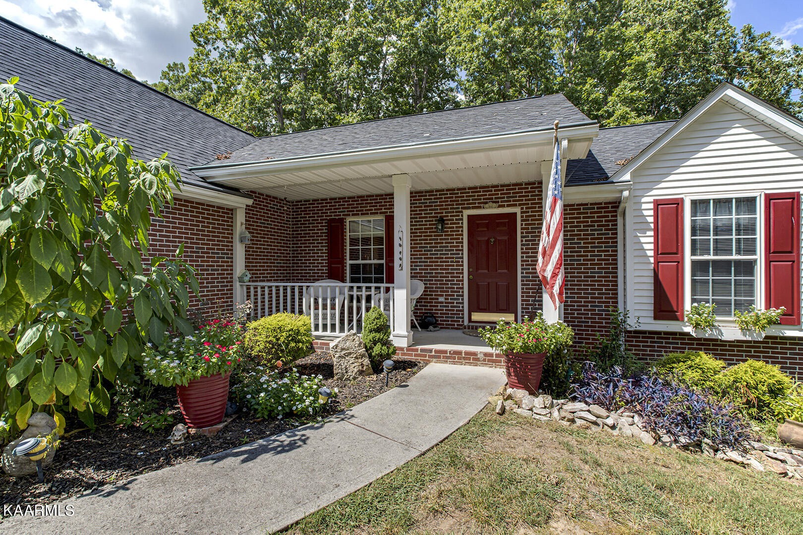 314 Ottawa Circle Loudon, TN 37774 - Photo 2 of 3 front view of a house