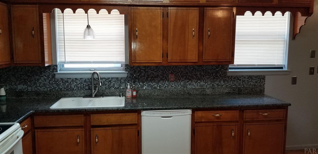 6416 Dunbar Road Pensacola, FL 32505 - Photo 5 of 47 Gallery Image 5