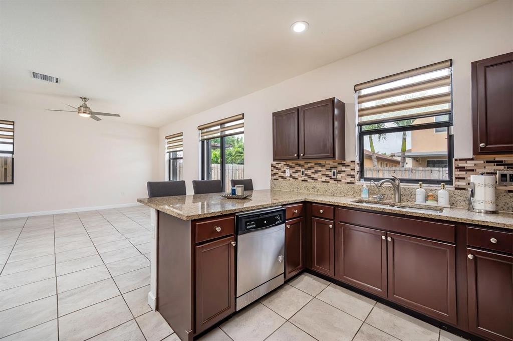 25006 Southwest 118th Avenue Homestead, FL 33032 - Photo 18 of 46