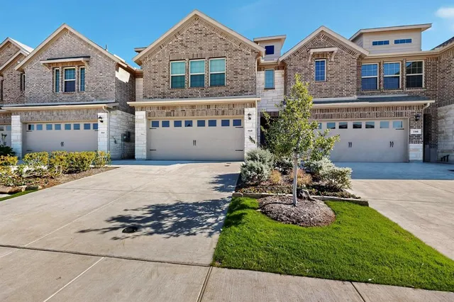 a front view of house with yard