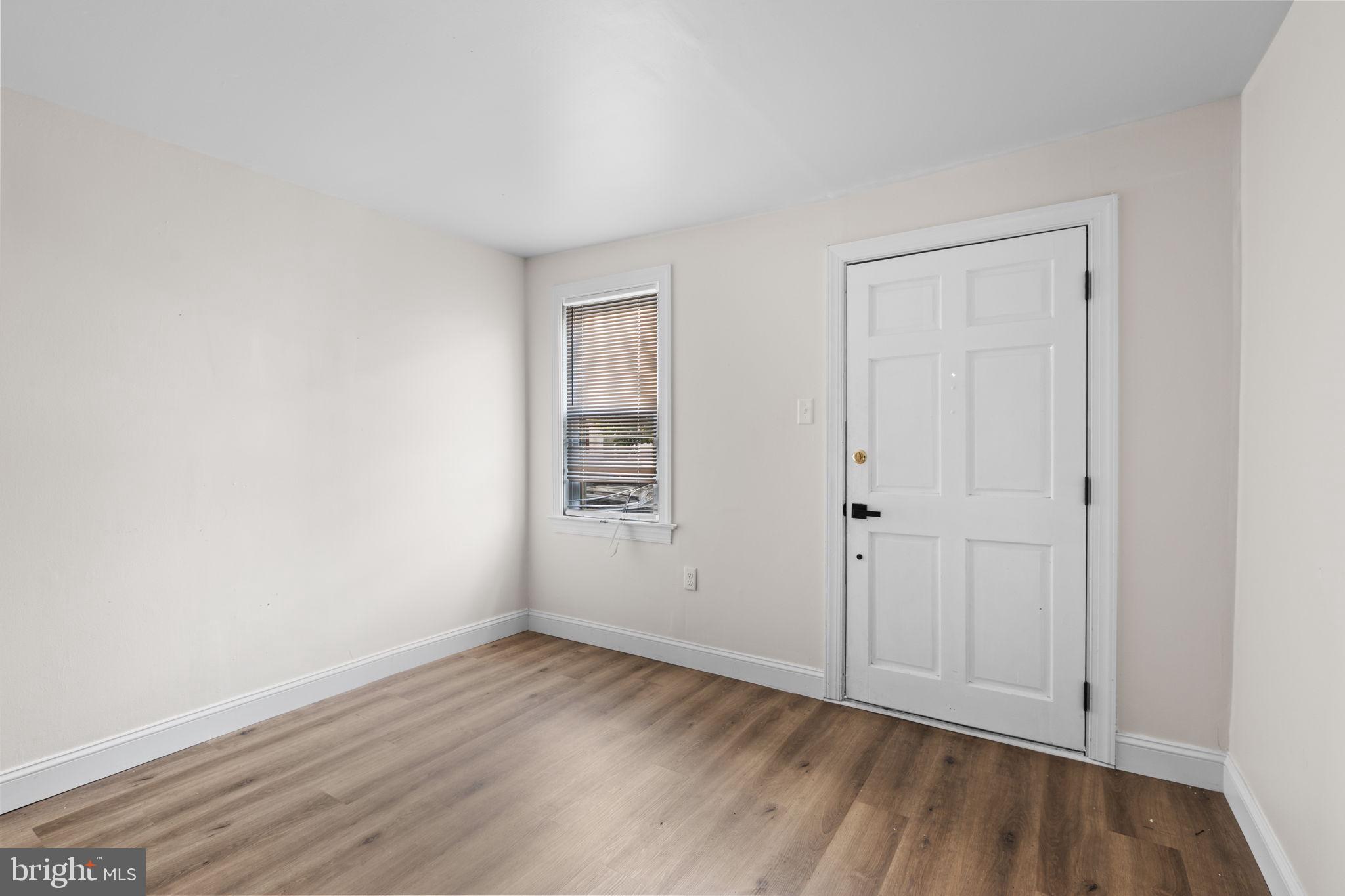 322 South Poppleton Street Baltimore, MD 21230 - Photo 4 of 34 Bright and inviting entryway space.