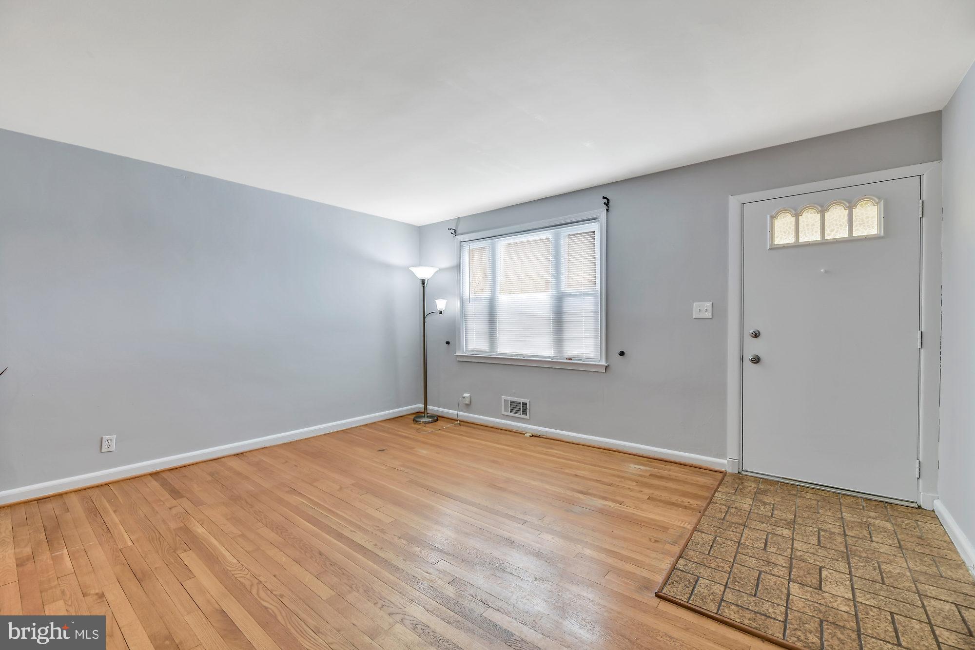 122 Garden Ridge Road Baltimore, MD 21228 - Photo 3 of 27