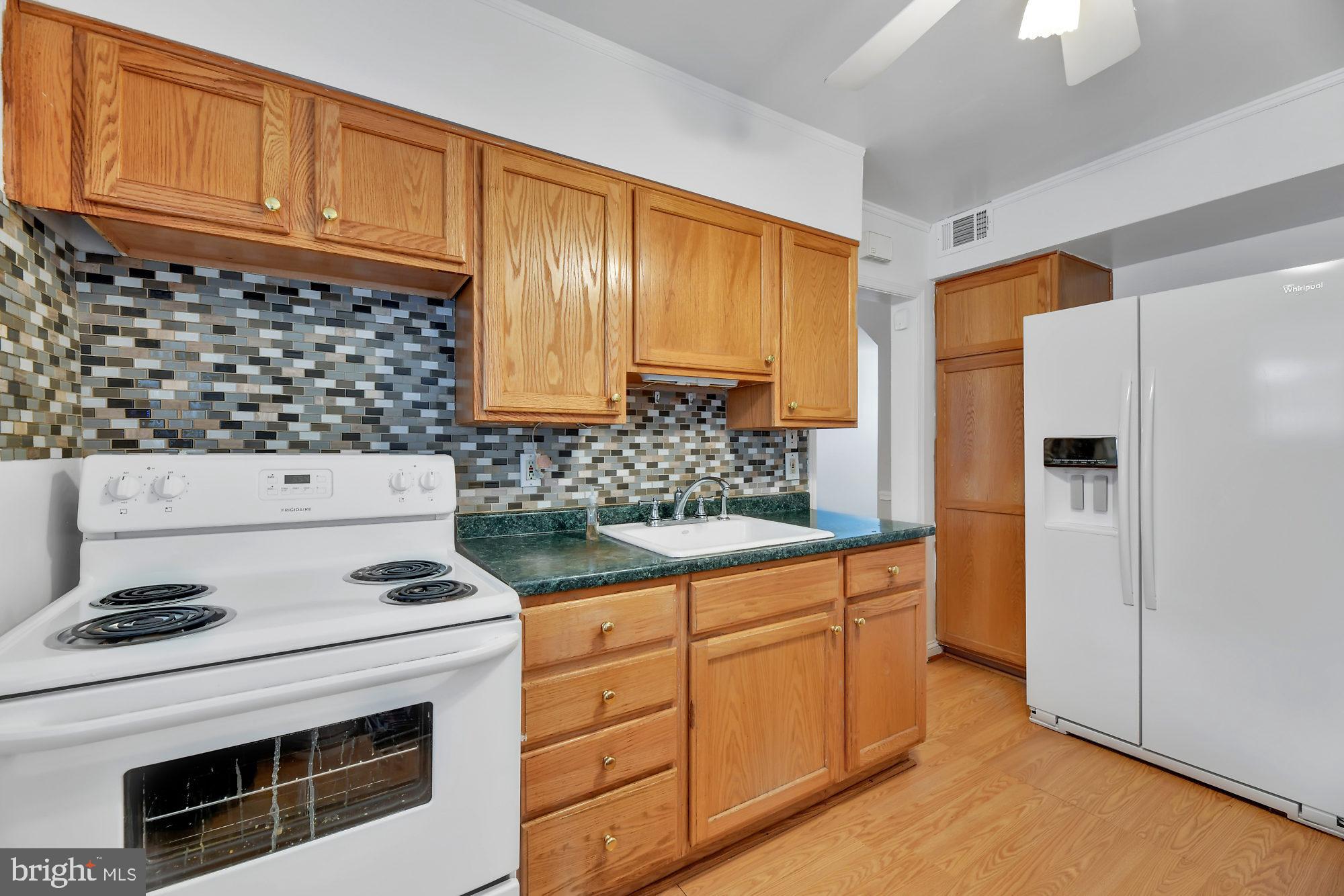 122 Garden Ridge Road Baltimore, MD 21228 - Photo 8 of 27 Kitchen