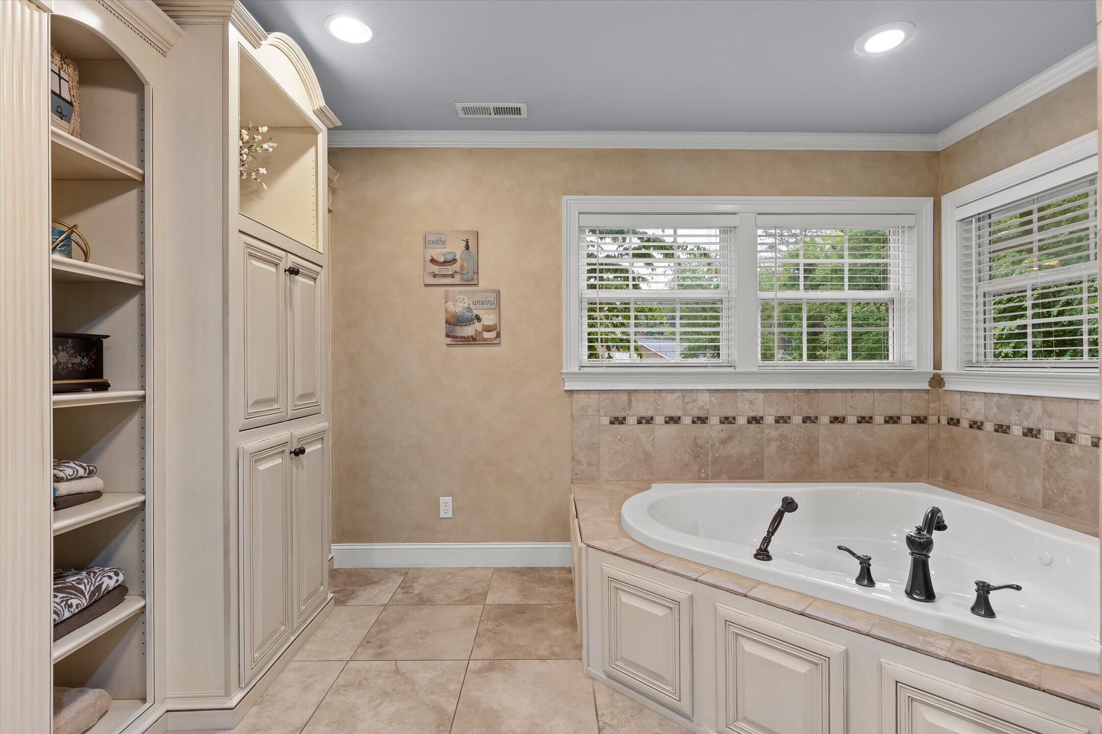 960 Shell Cracker Lane Cohutta, GA 30710 - Photo 30 of 65 Jet Tub - Primary Bath