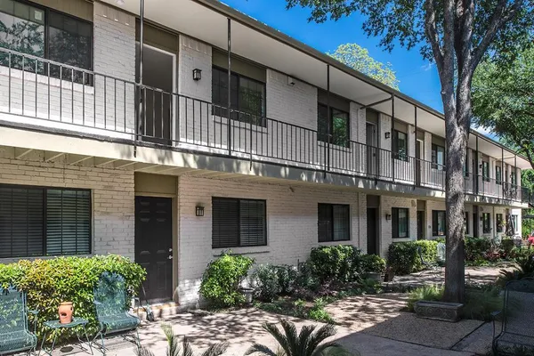 $1,699 | 4710 Abbott Avenue, Unit 206, Highland Park, TX 75205
