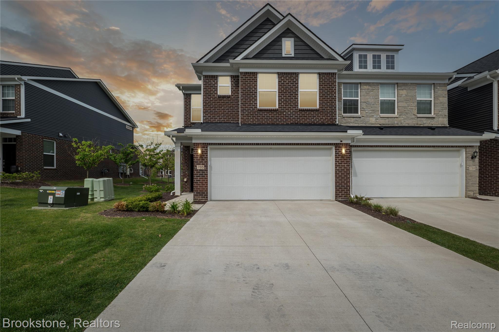 765 Hummingbird Drive Rochester, MI 48307 - Photo 45 of 47 01-765-Hummingbird-Dr-Rochester-Hills-MI-48307-WindowStill-DTN-01.jpg