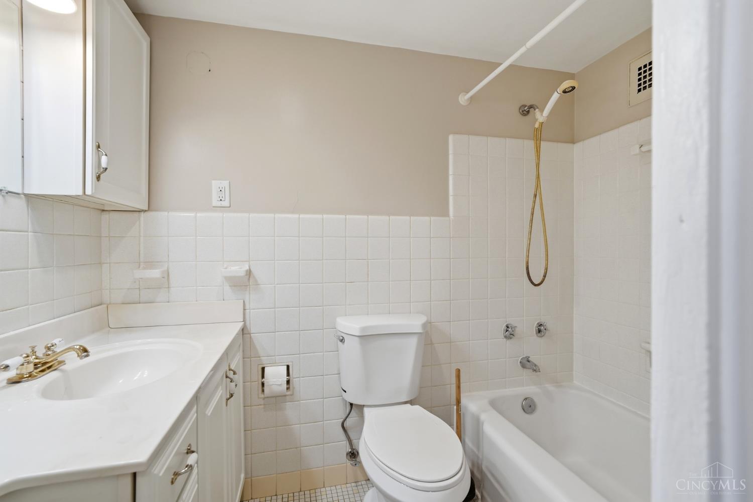 2324 Madison Road, Unit 910 Cincinnati, OH 45208 - Photo 13 of 28 Gallery Image 13