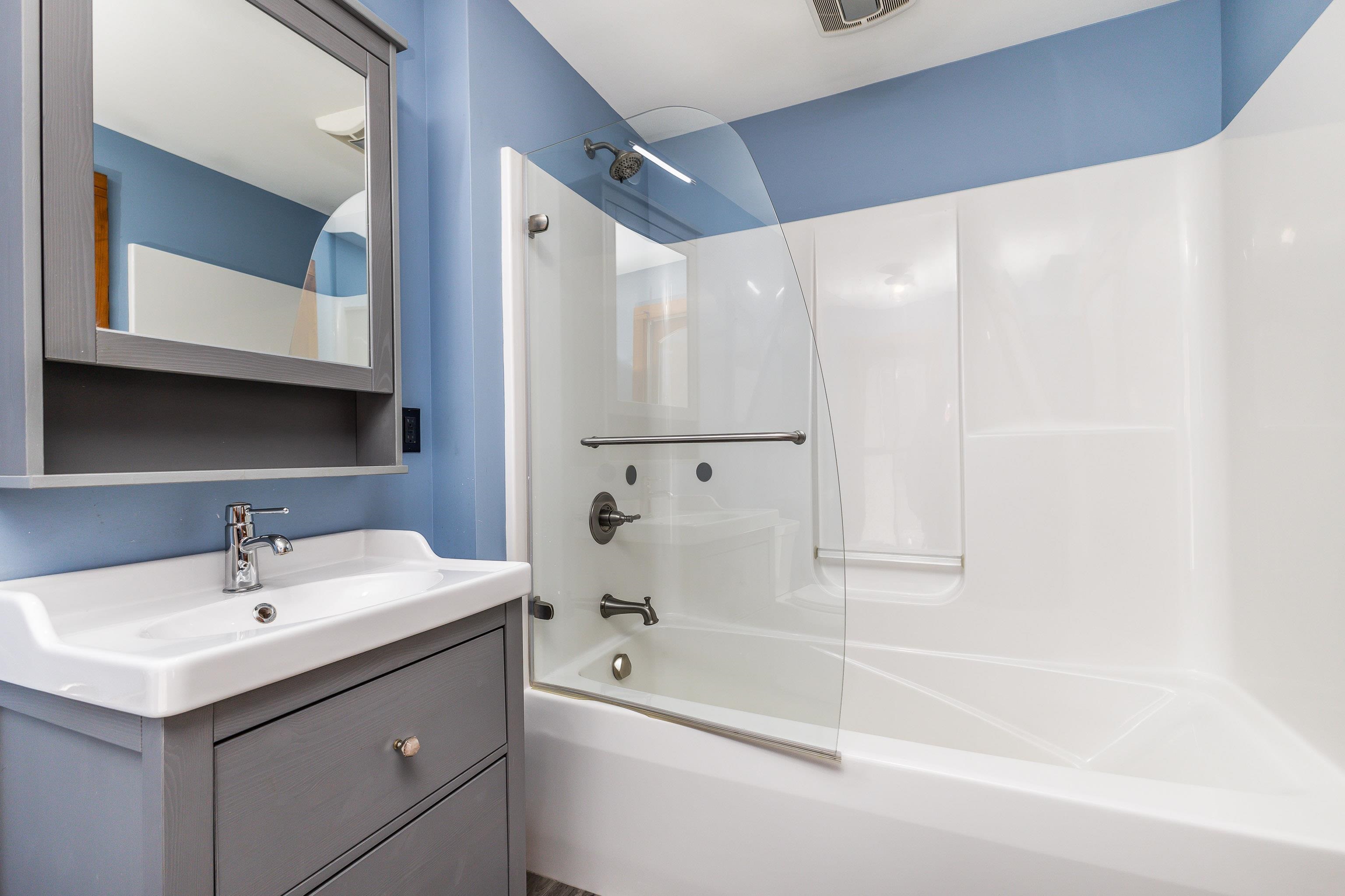 330 Spring Street Galena, IL 61036 - Photo 16 of 27 a bathroom with a bathtub and a sink
