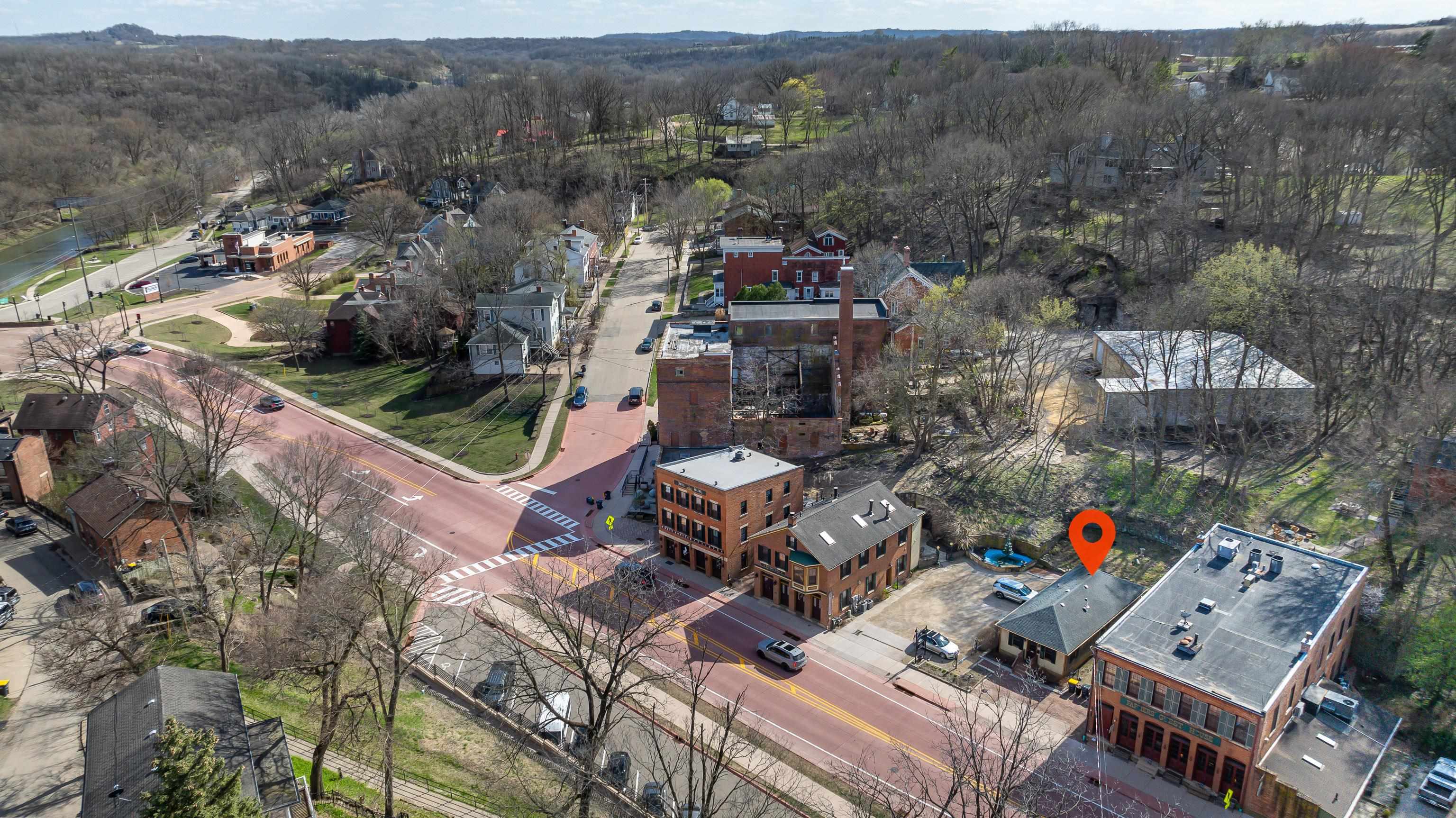 330 Spring Street Galena, IL 61036 - Photo 23 of 27 an aerial view of multiple house