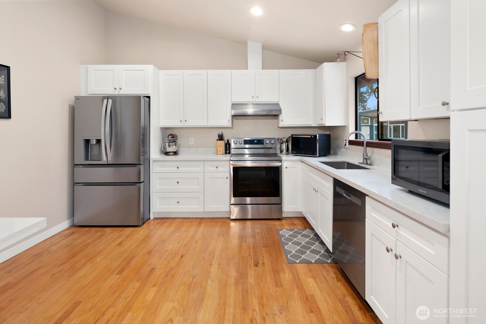 8832 14th Avenue Southwest Seattle, WA 98106 - Photo 9 of 25