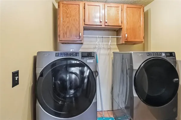 a close up view of a washer and dryer