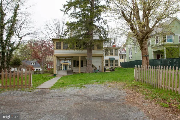 $1,395 | 304 West German Street, Unit 200, Shepherdstown, WV 25443