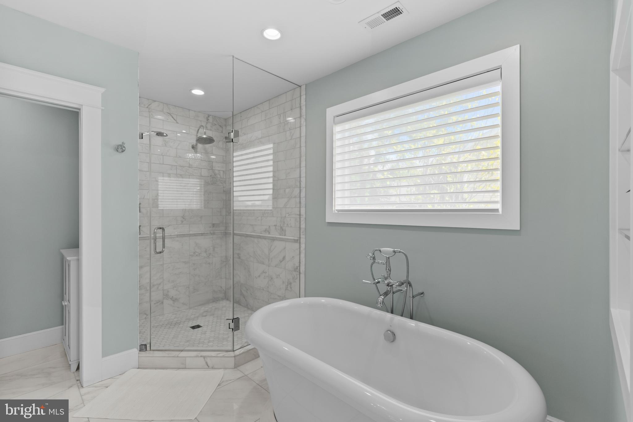 7989 East Riverside Drive Pasadena, MD 21122 - Photo 29 of 44 Ensuite — Walk-In Shower