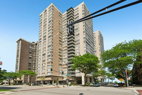 $263,000 | 6301 North Sheridan Road, Unit 24E, Chicago, IL 60660