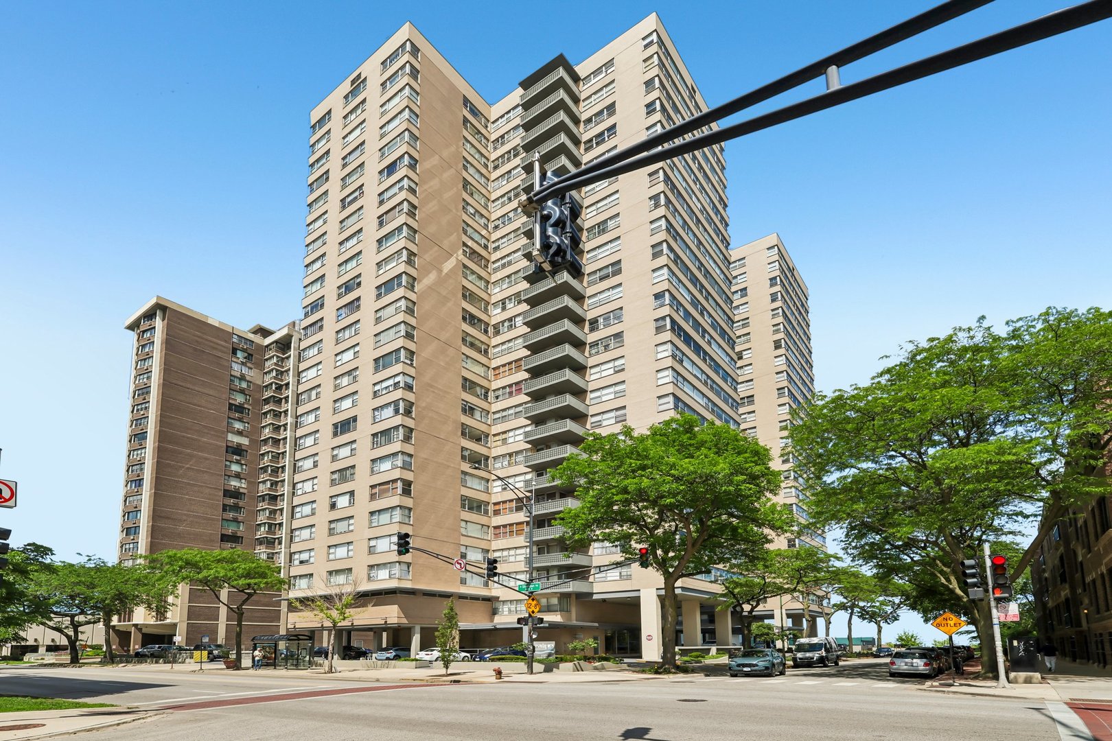 6301 North Sheridan Road, Unit 24E Chicago, IL 60660 - Photo 1 of 21