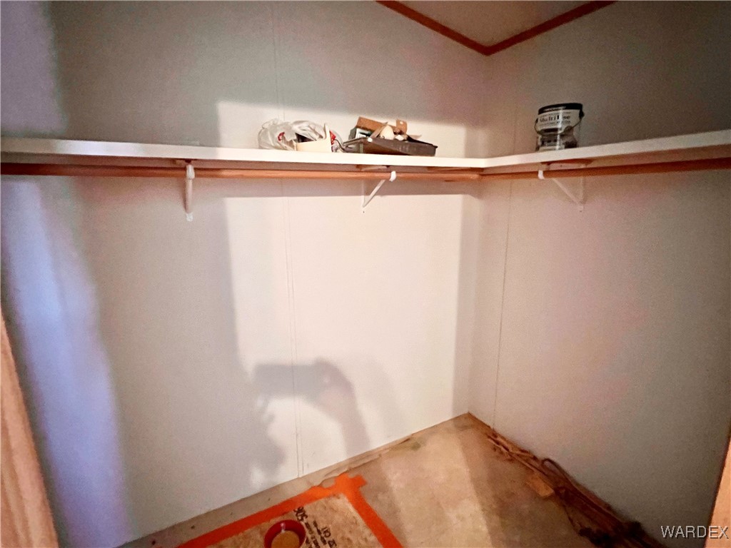 3905 Eloy Road Golden Valley, AZ 86413 - Photo 29 of 45 Closet????????????????????????????????