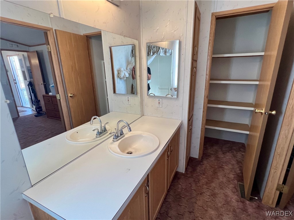 3905 Eloy Road Golden Valley, AZ 86413 - Photo 31 of 45 Master Bathroom