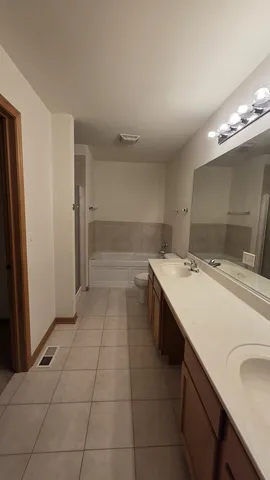 $2,800 | 434 Vaughn Circle, Aurora, IL 60502