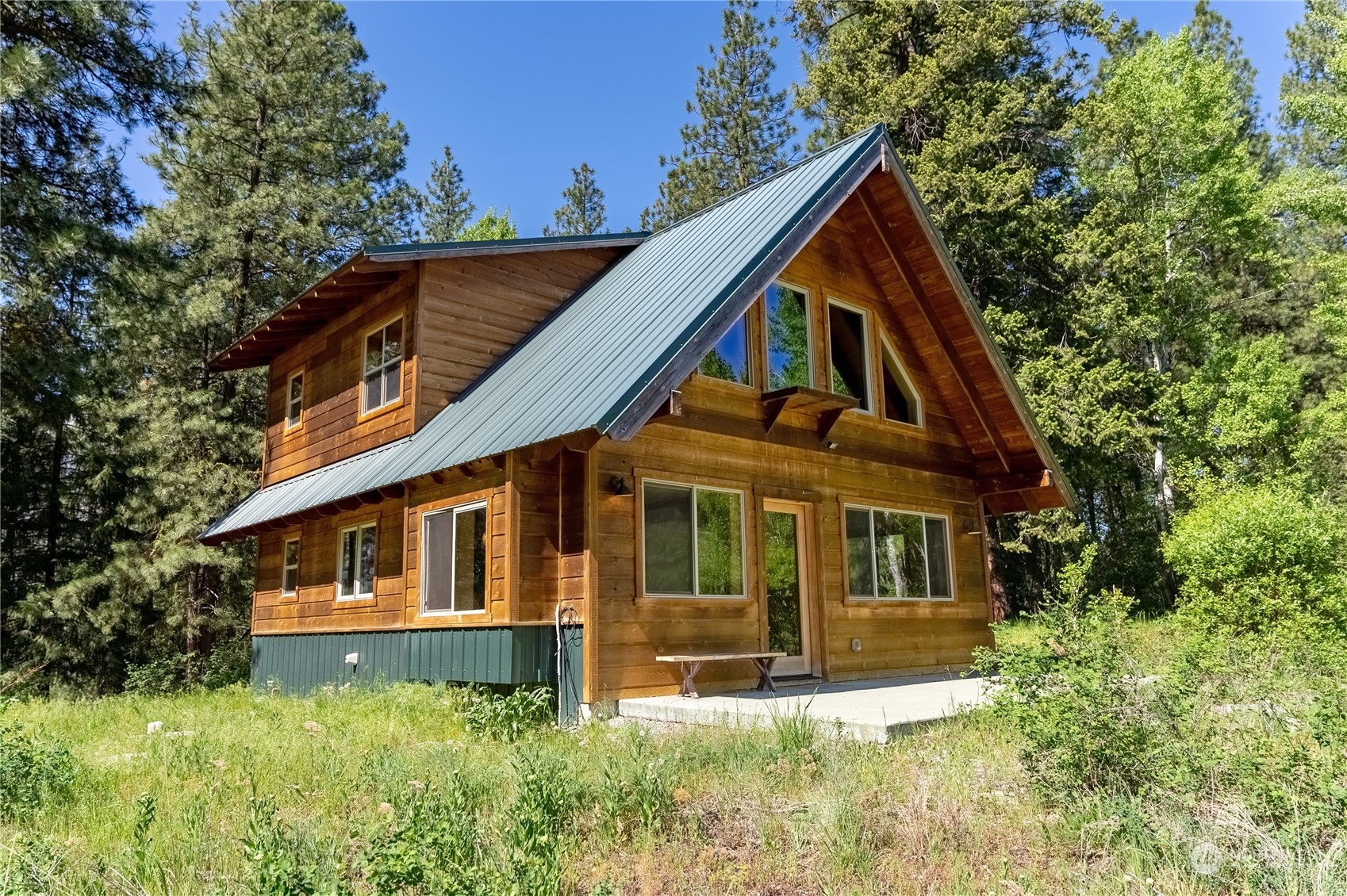 81 Homestead Road Winthrop, WA 98862 - Photo 1 of 39 a front view of a house with a yard