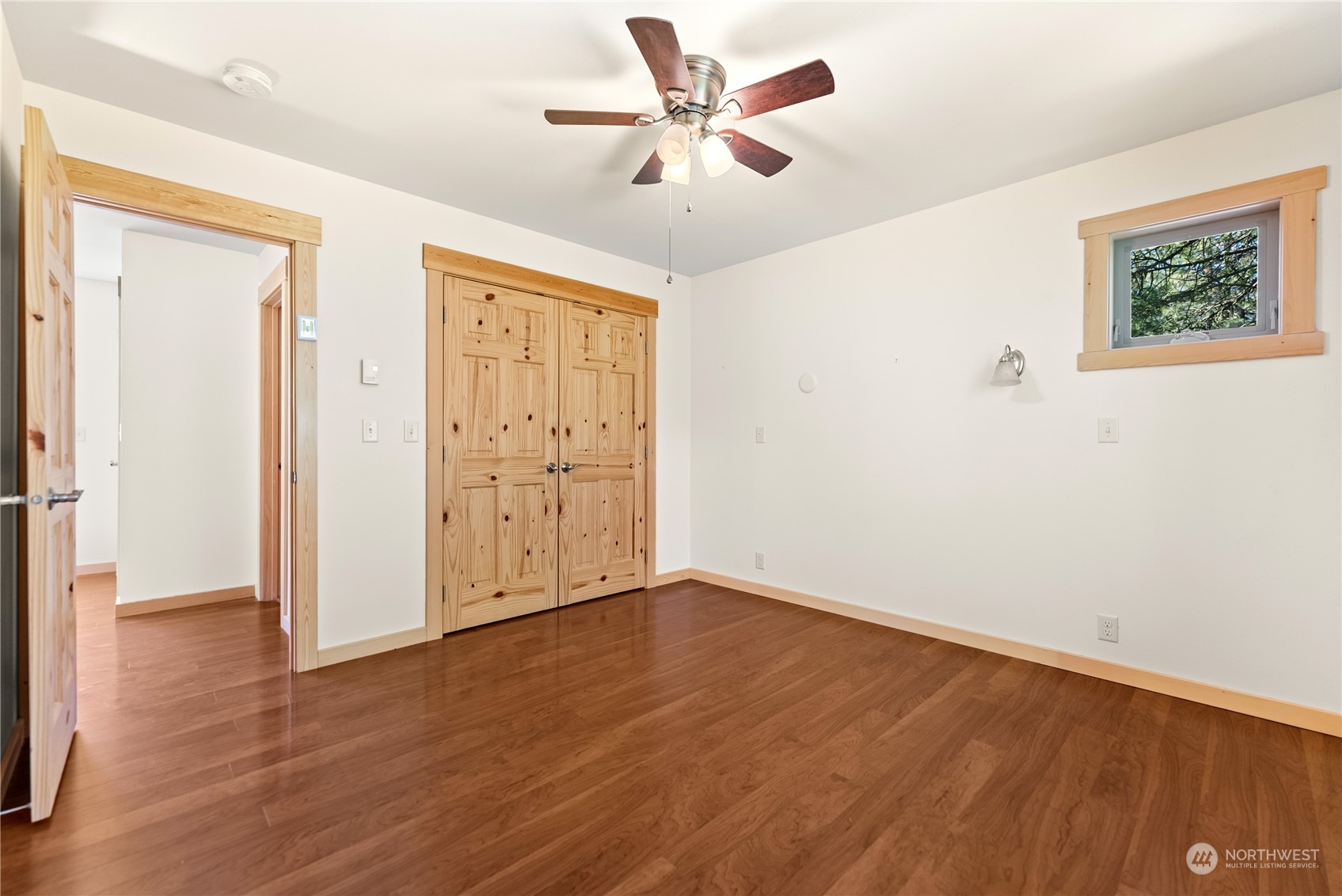81 Homestead Road Winthrop, WA 98862 - Photo 31 of 39 an empty room with wooden floor and ceiling fan