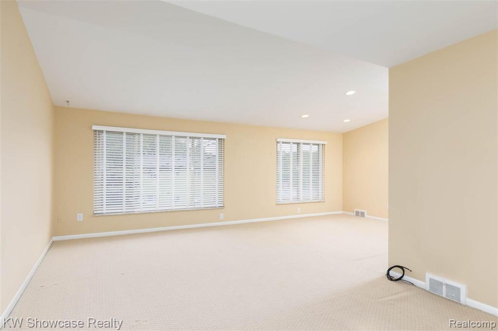 964 South Adams Road, Unit 8 Birmingham, MI 48009 - Photo 3 of 23 Gallery Image 3