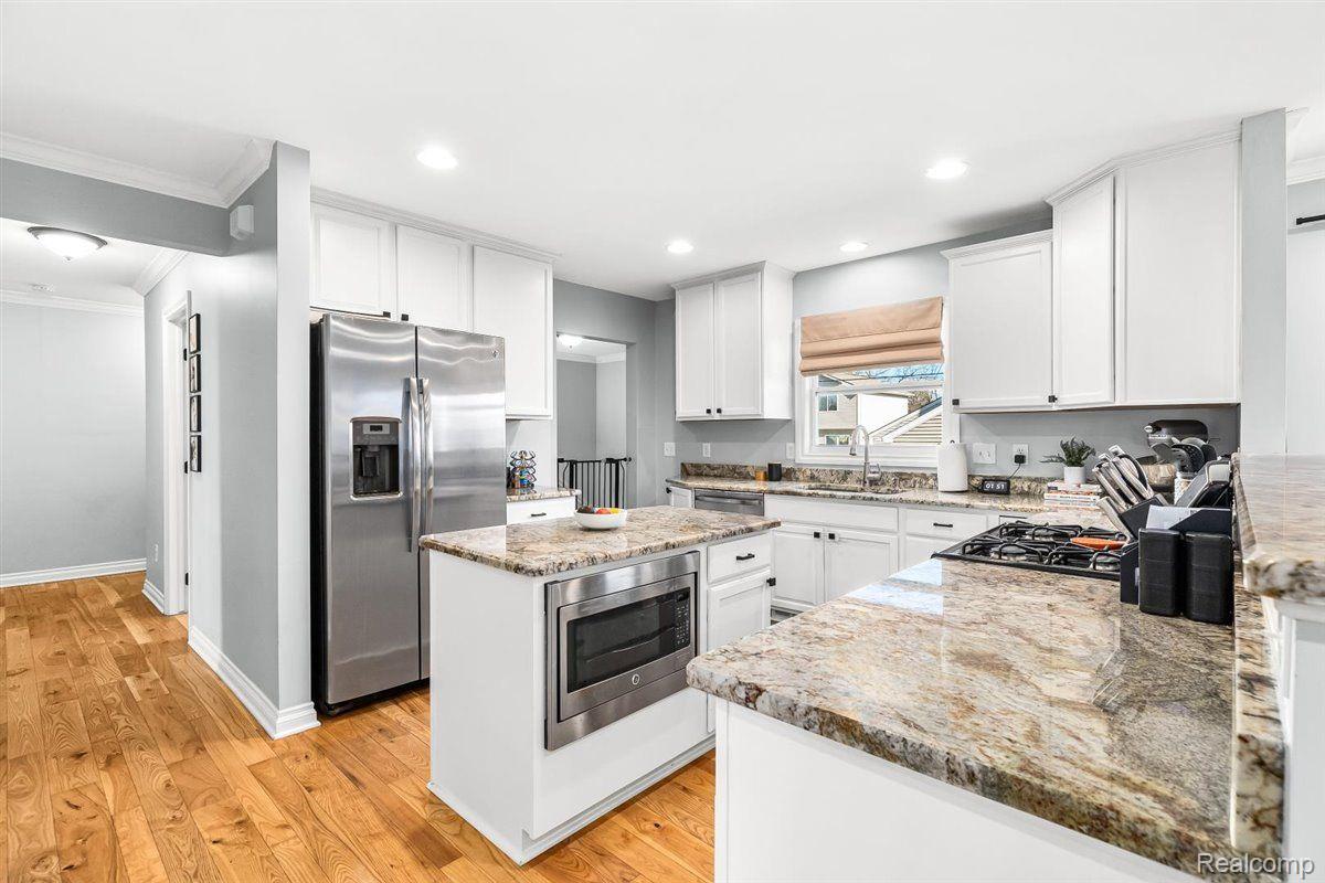 3739 Mildred Avenue Rochester, MI 48309 - Photo 9 of 24 Kitchen