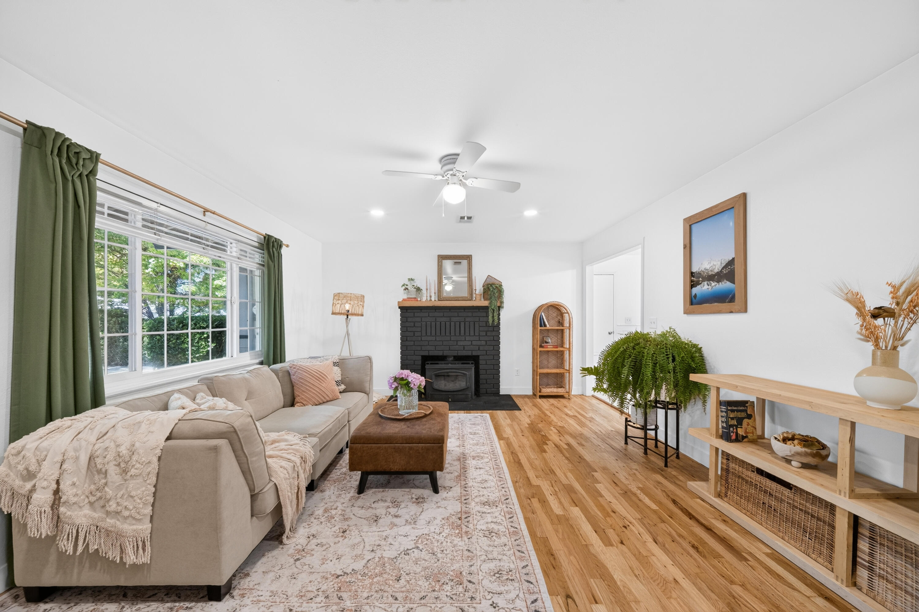 3061 Marmac Road Anderson, CA 96007 - Photo 4 of 45 Living Room