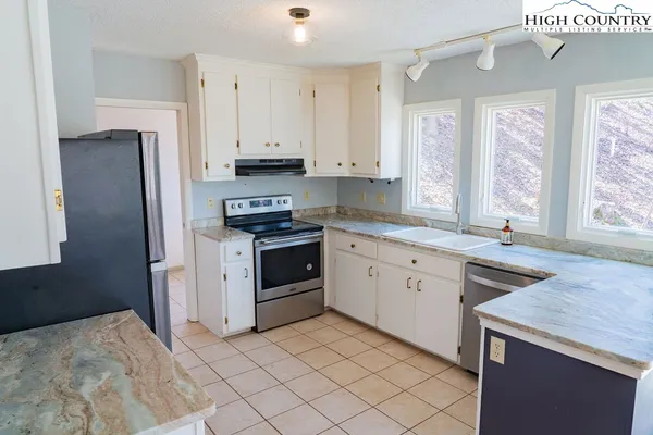 $559,000 | 864 Trojan Horse Circle, Fleetwood, NC 28626