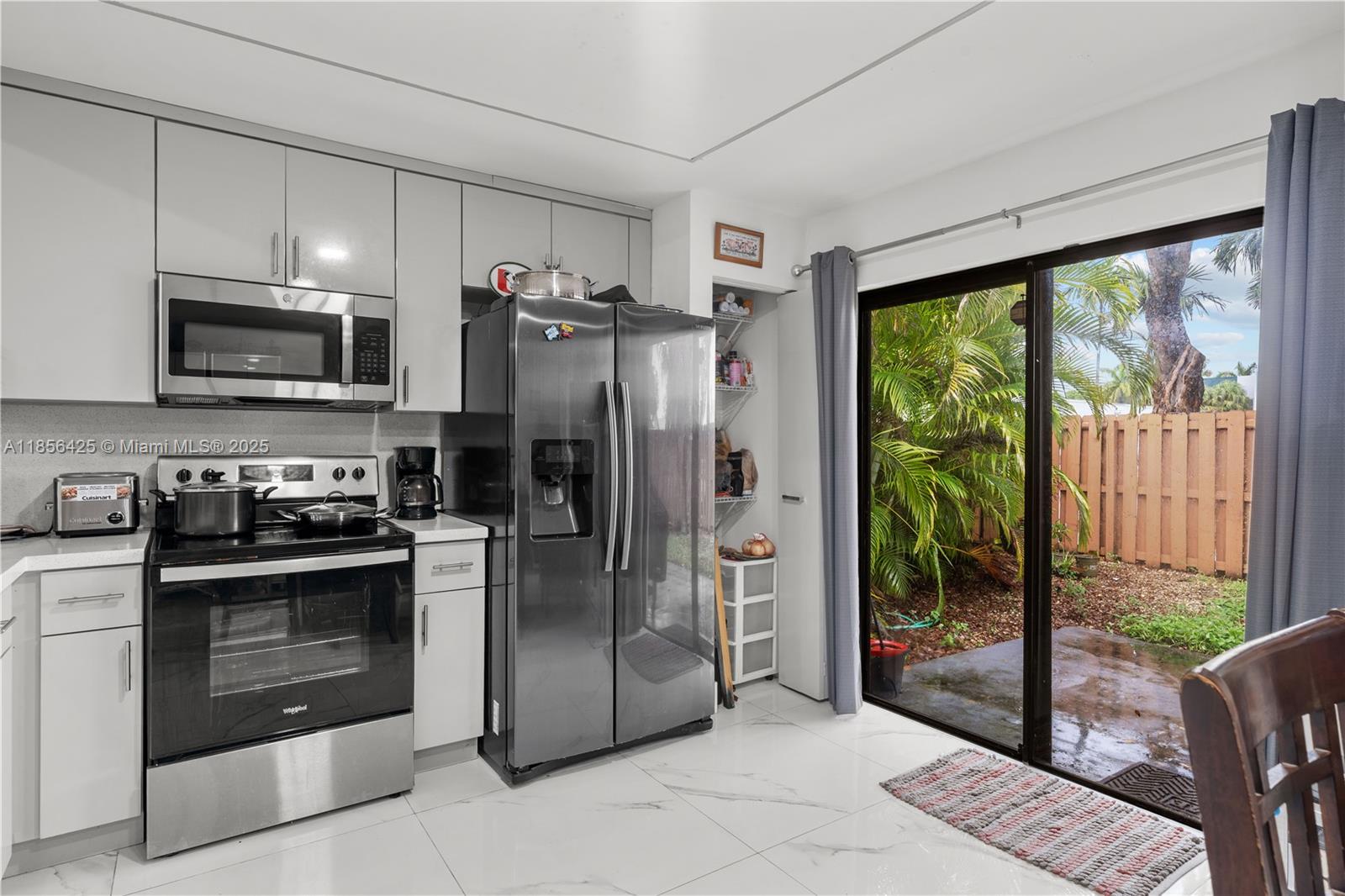 9502 Southwest 151st Court Miami, FL 33196 - Photo 11 of 31