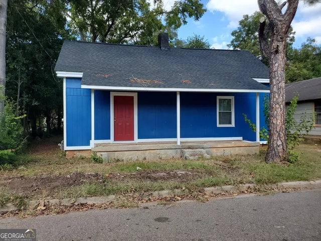a front view of house with yard