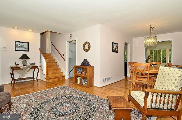 7 Goodrich Road Annapolis, MD 21401 - Photo 29 of 30 Living Room
