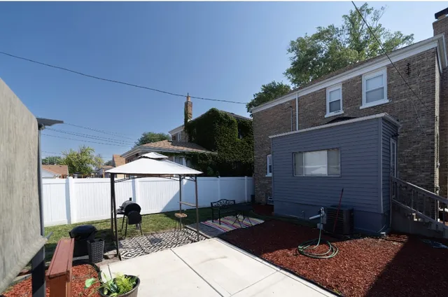 $289,999 | 8104 South Fairfield Avenue, Chicago, IL 60652