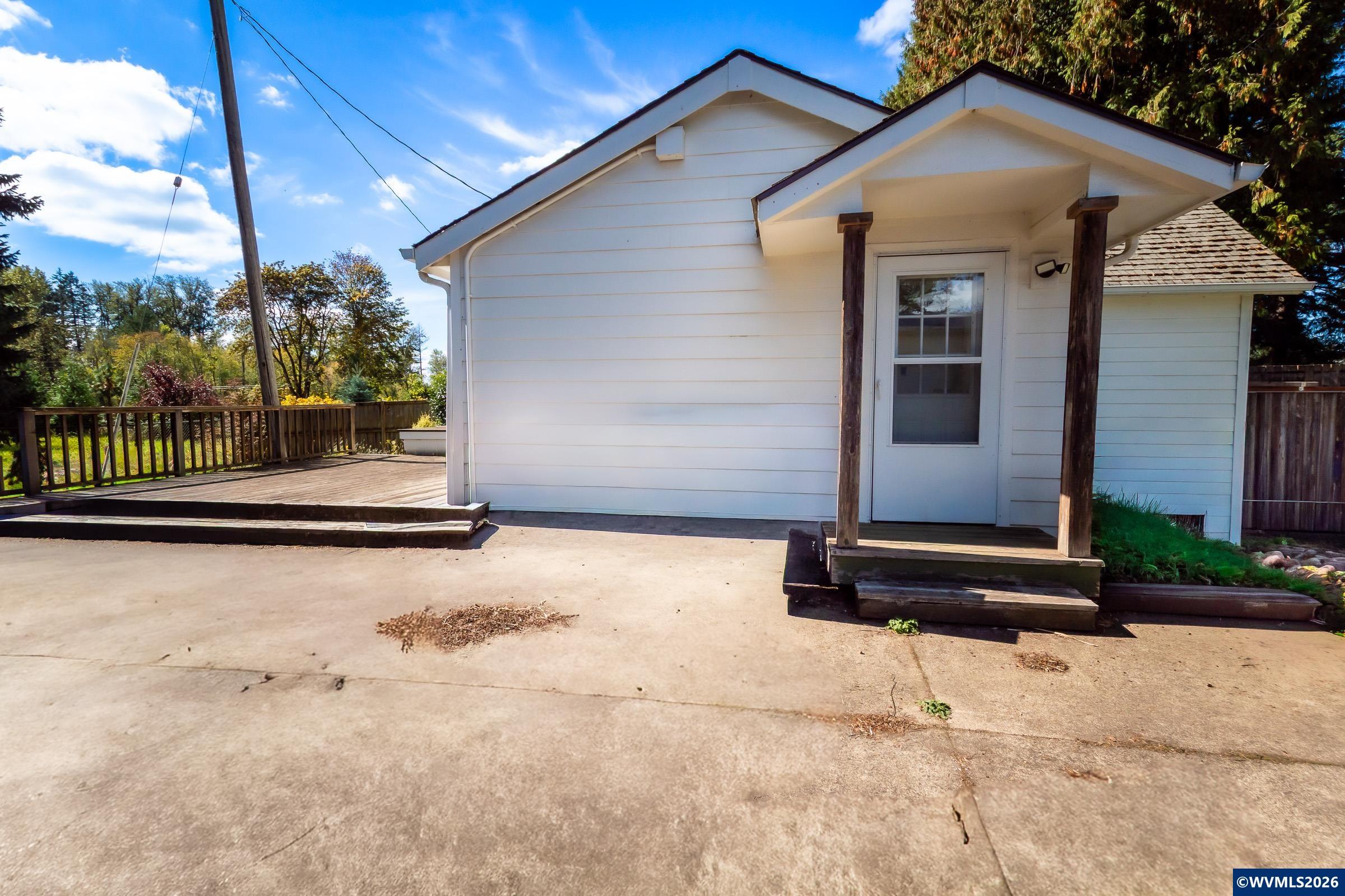 34693 Meridian Road Lebanon, OR 97355 - Photo 28 of 41 Gallery Image 28