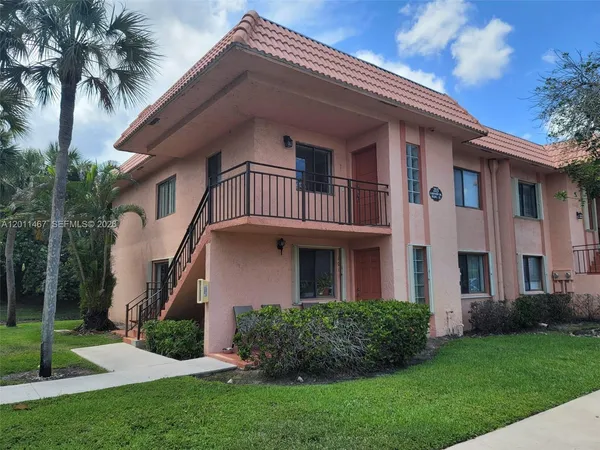 $2,490 | 213 Lakeview Drive, Unit 201, Weston, FL 33326