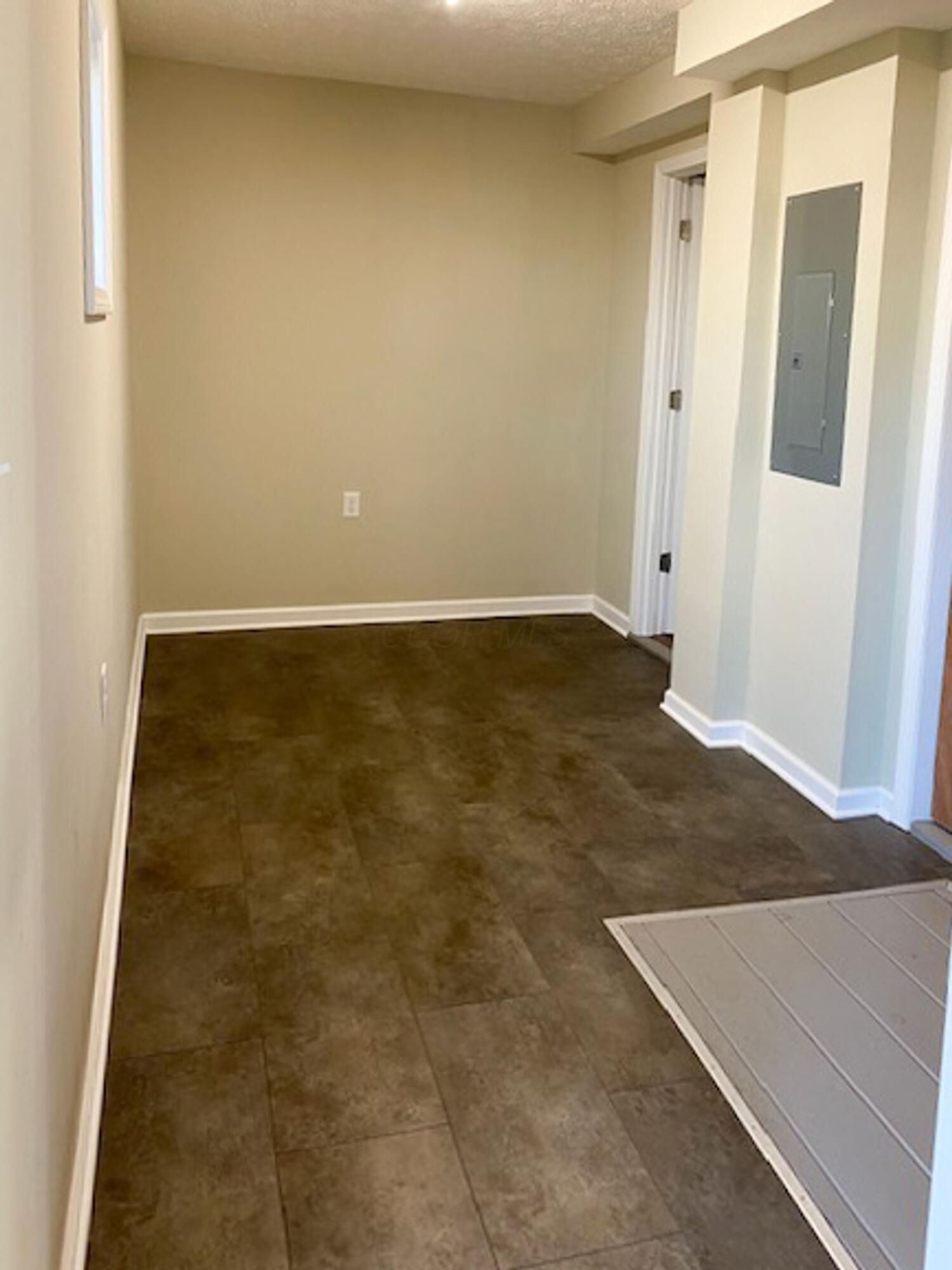 334 North Maple Street Lancaster, OH 43130 - Photo 13 of 25 First floor flex space
