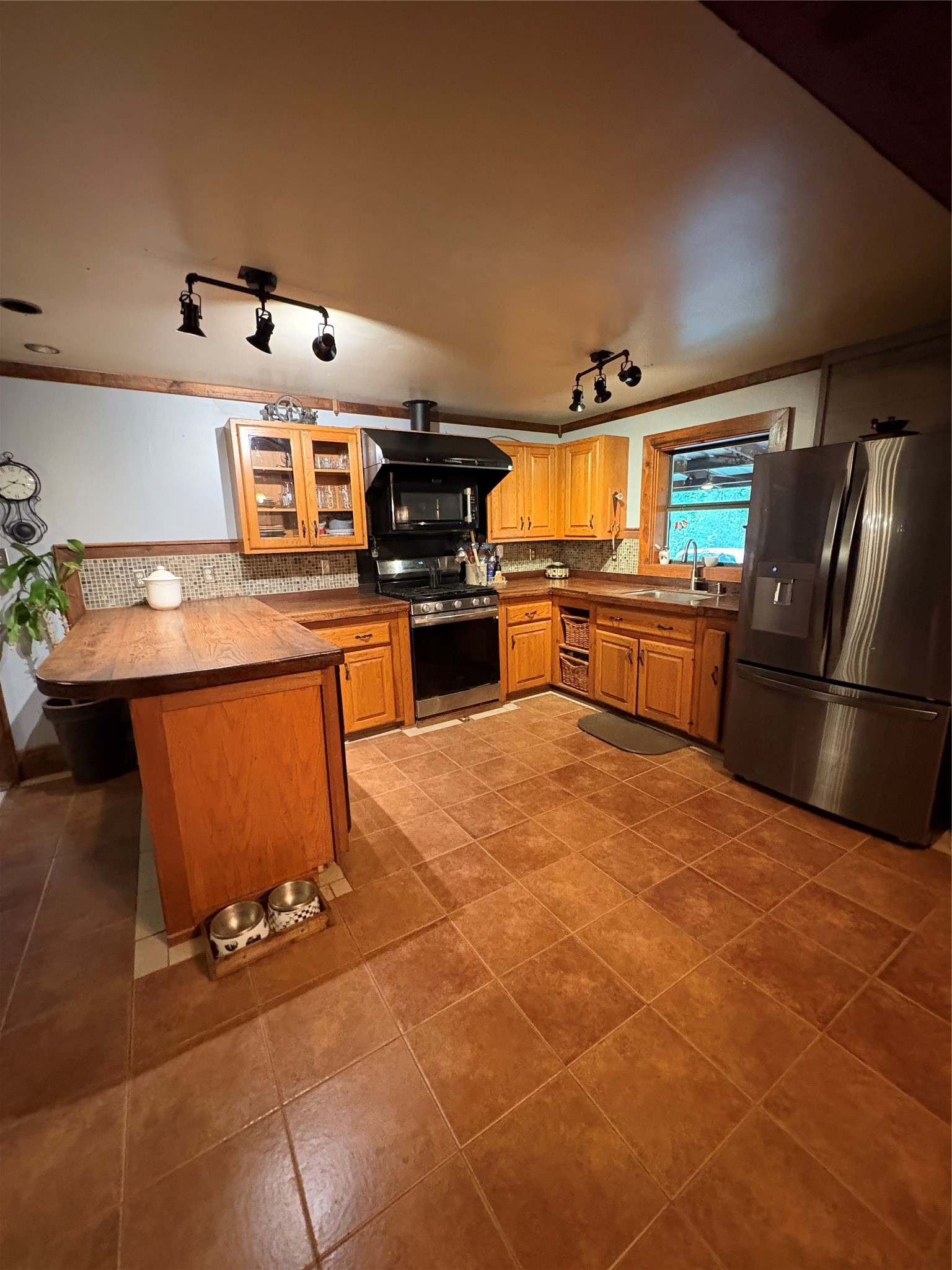 550 Dogwood Road Cleveland, TX 77328 - Photo 8 of 49 a kitchen with stainless steel appliances granite countertop a sink and a refrigerator