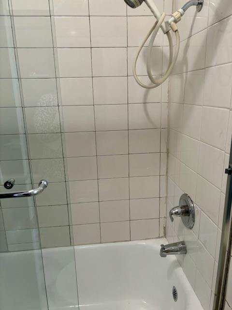 1606 Stannage Avenue Berkeley, CA 94702 - Photo 8 of 16 a bathroom with a bath tub