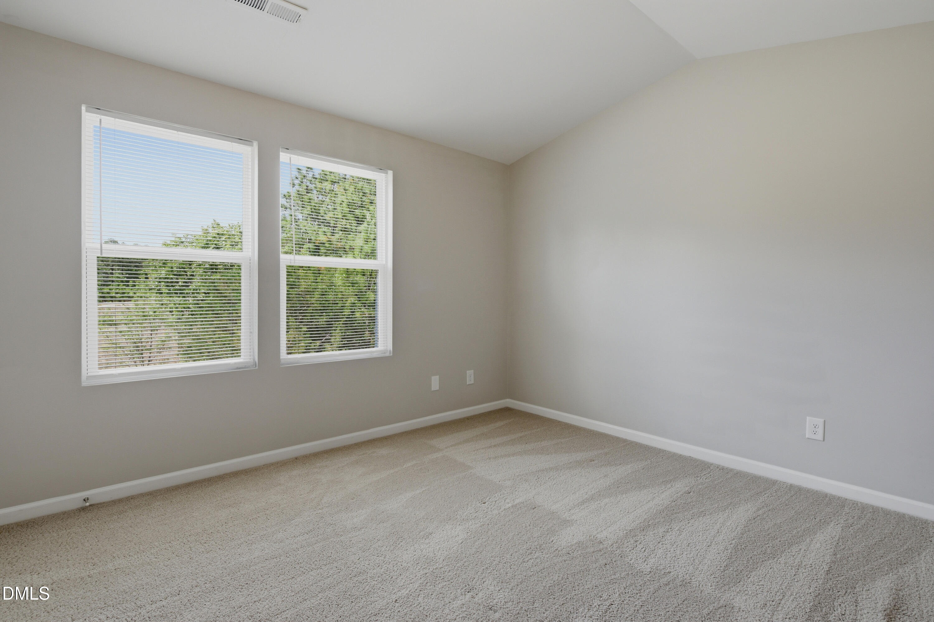 508 Directive Drive Hope Mills, NC 28348 - Photo 12 of 17 an empty room with a window