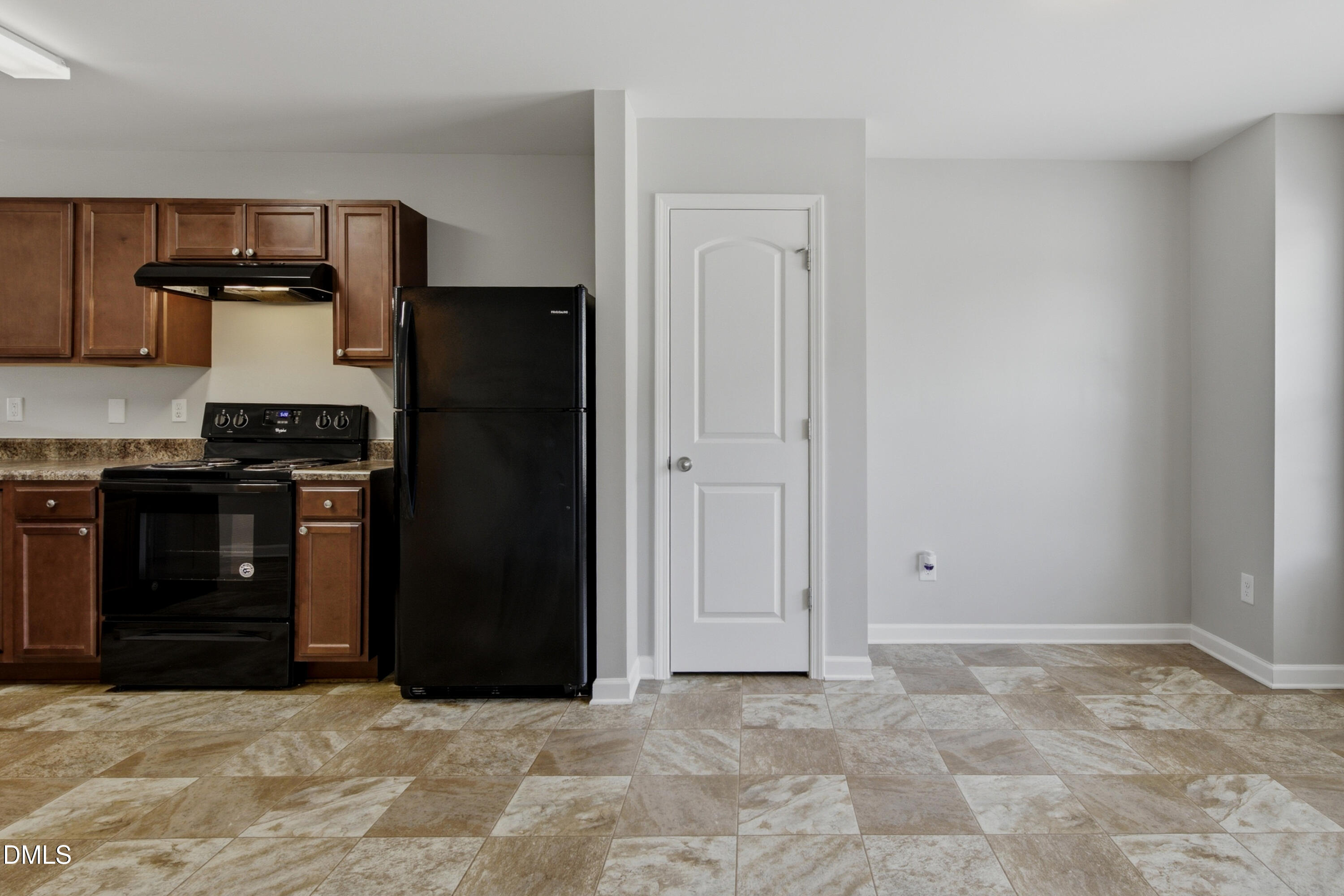 508 Directive Drive Hope Mills, NC 28348 - Photo 6 of 17 Pantry