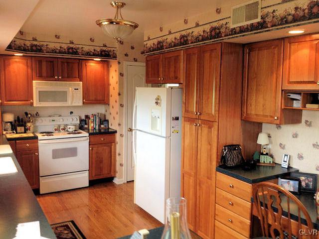 241 Ridings Circle Macungie, PA 18062 - Photo 3 of 17 Gallery Image 3