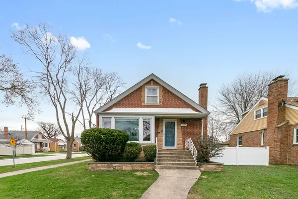 $395,000 | 2233 14th Avenue, Riverside, IL 60546