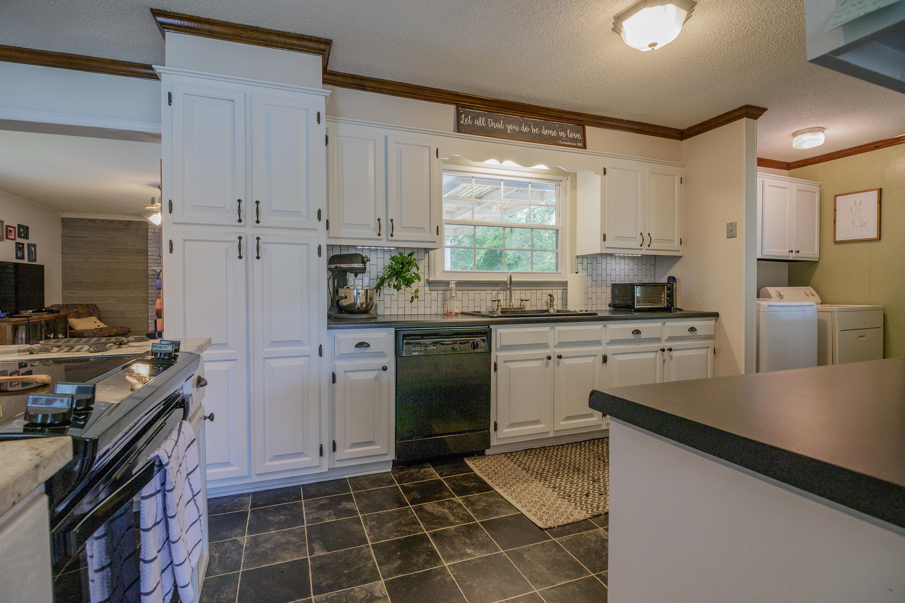 308 East Huntington Road Rossville, GA 30741 - Photo 11 of 43 Kitchen