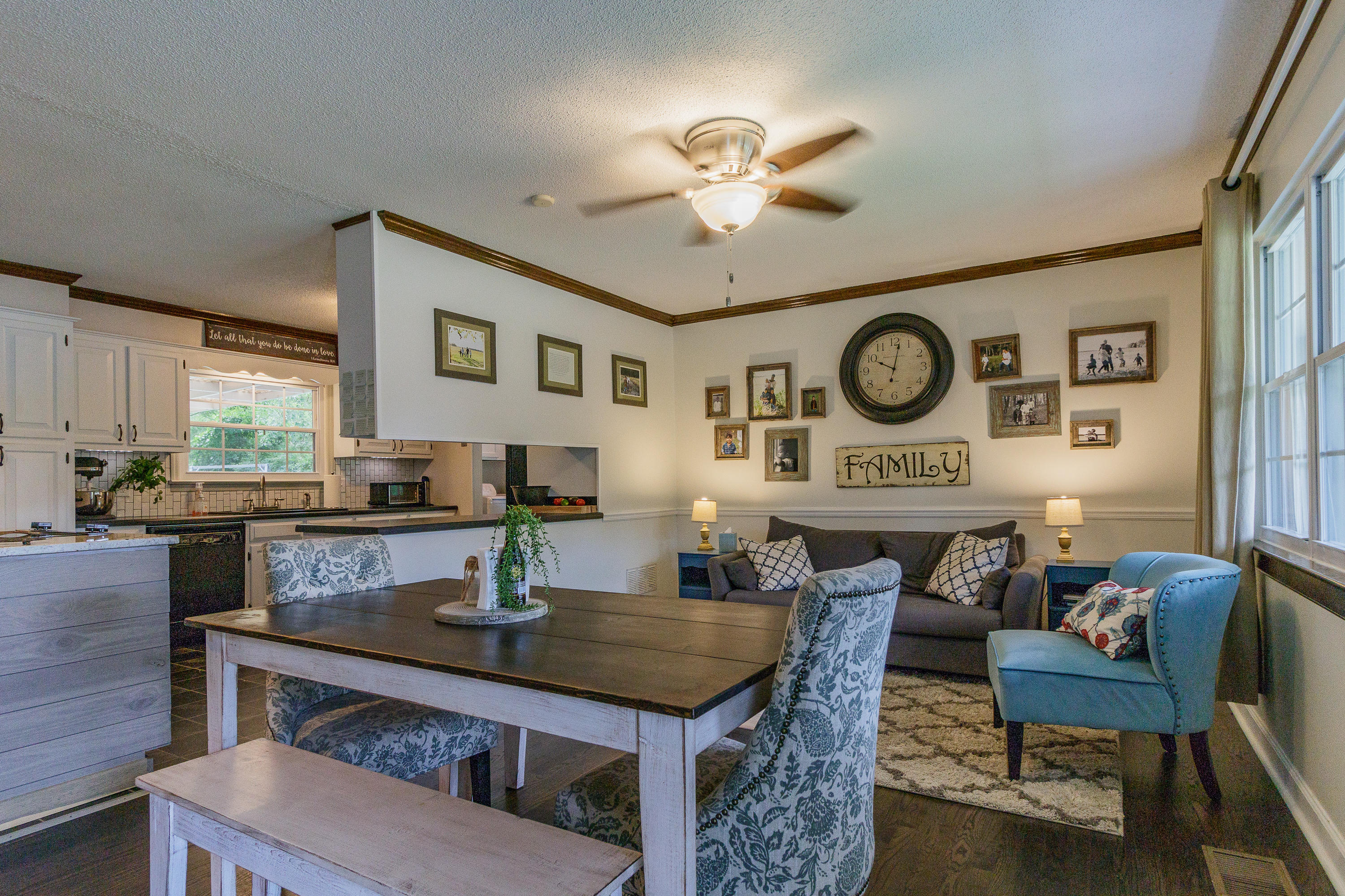 308 East Huntington Road Rossville, GA 30741 - Photo 3 of 43 Living/Dining Room