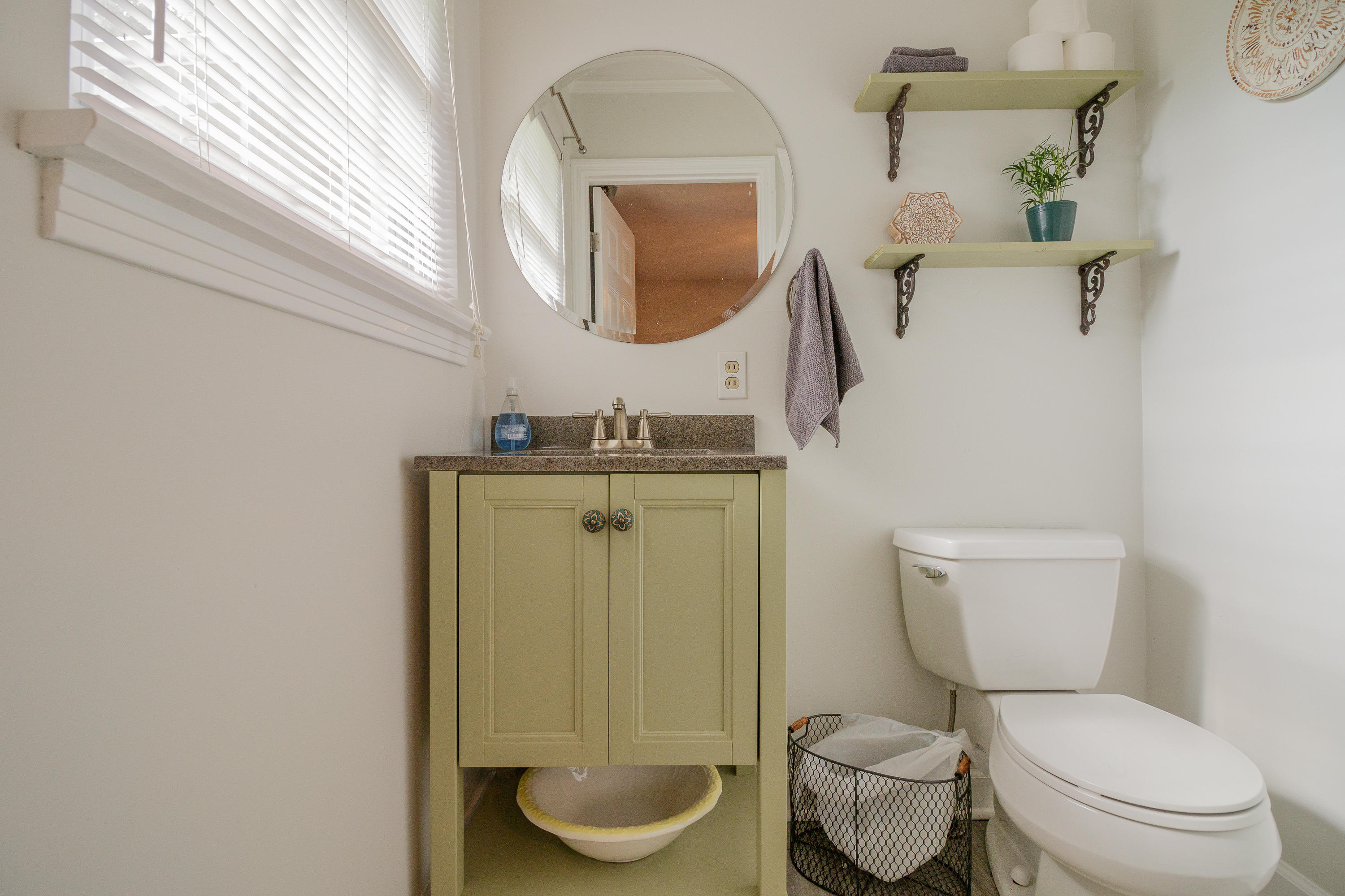 308 East Huntington Road Rossville, GA 30741 - Photo 25 of 43 Master Half Bath