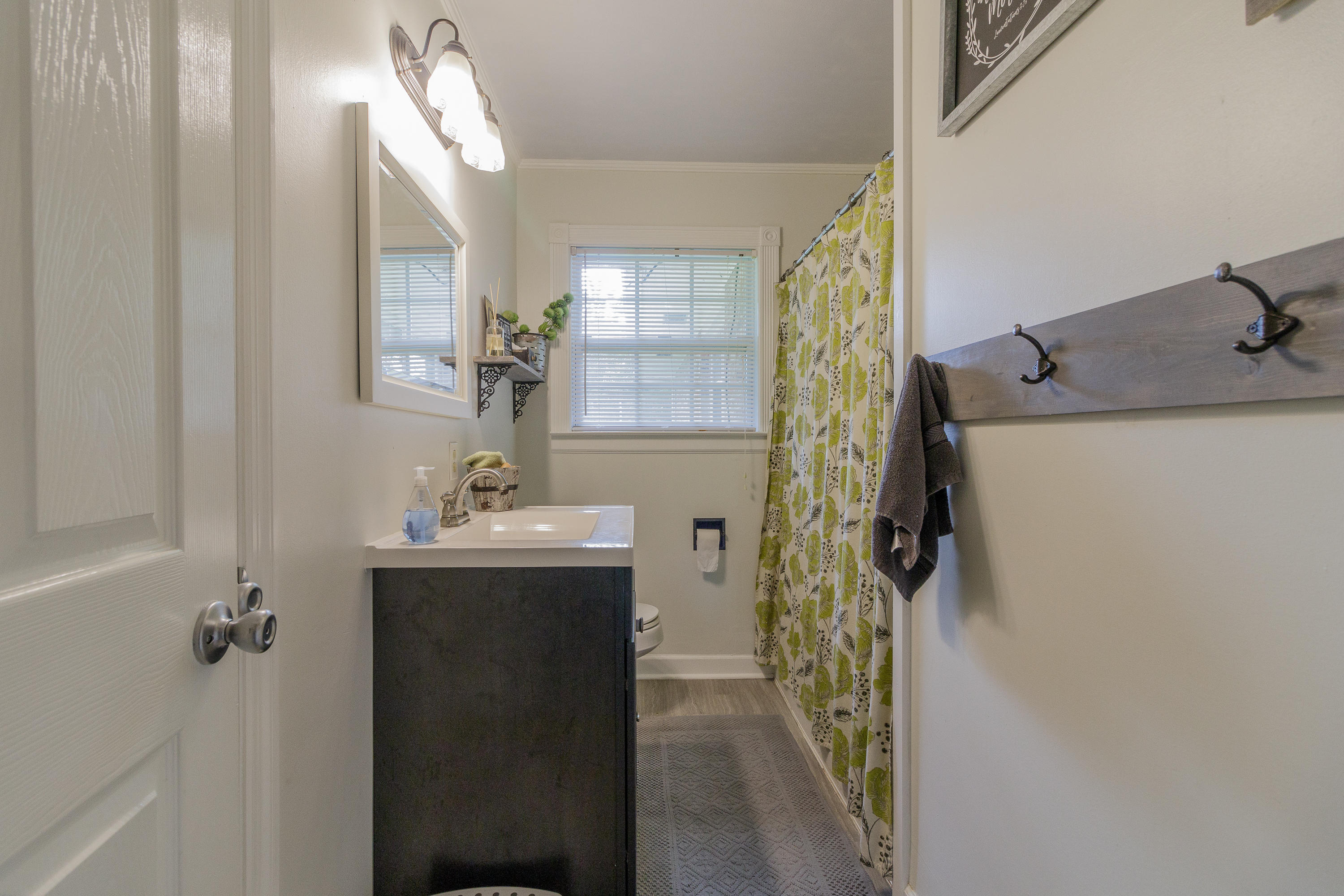 308 East Huntington Road Rossville, GA 30741 - Photo 29 of 43 Hall Bathroom