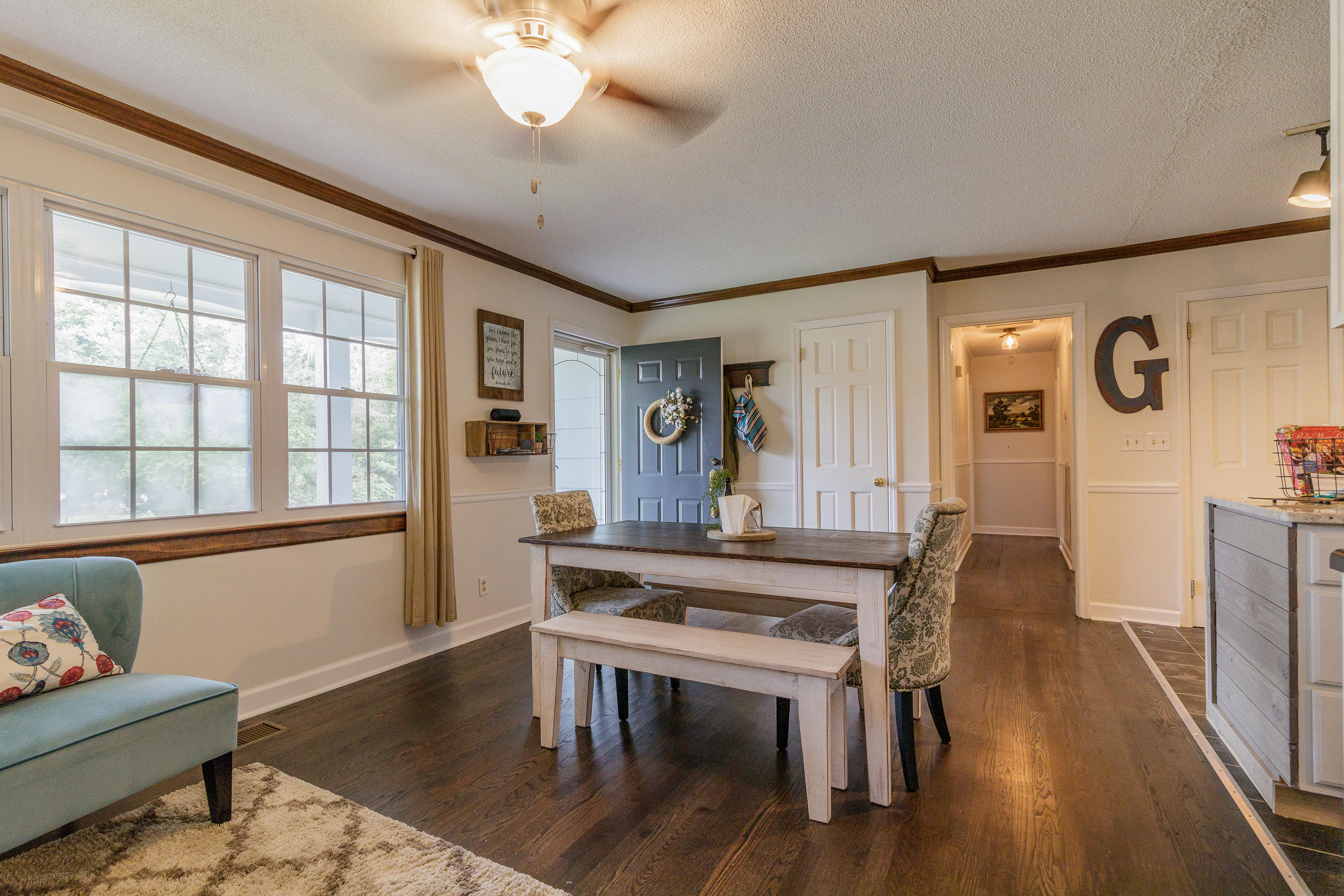308 East Huntington Road Rossville, GA 30741 - Photo 5 of 43 Living/Dining Room